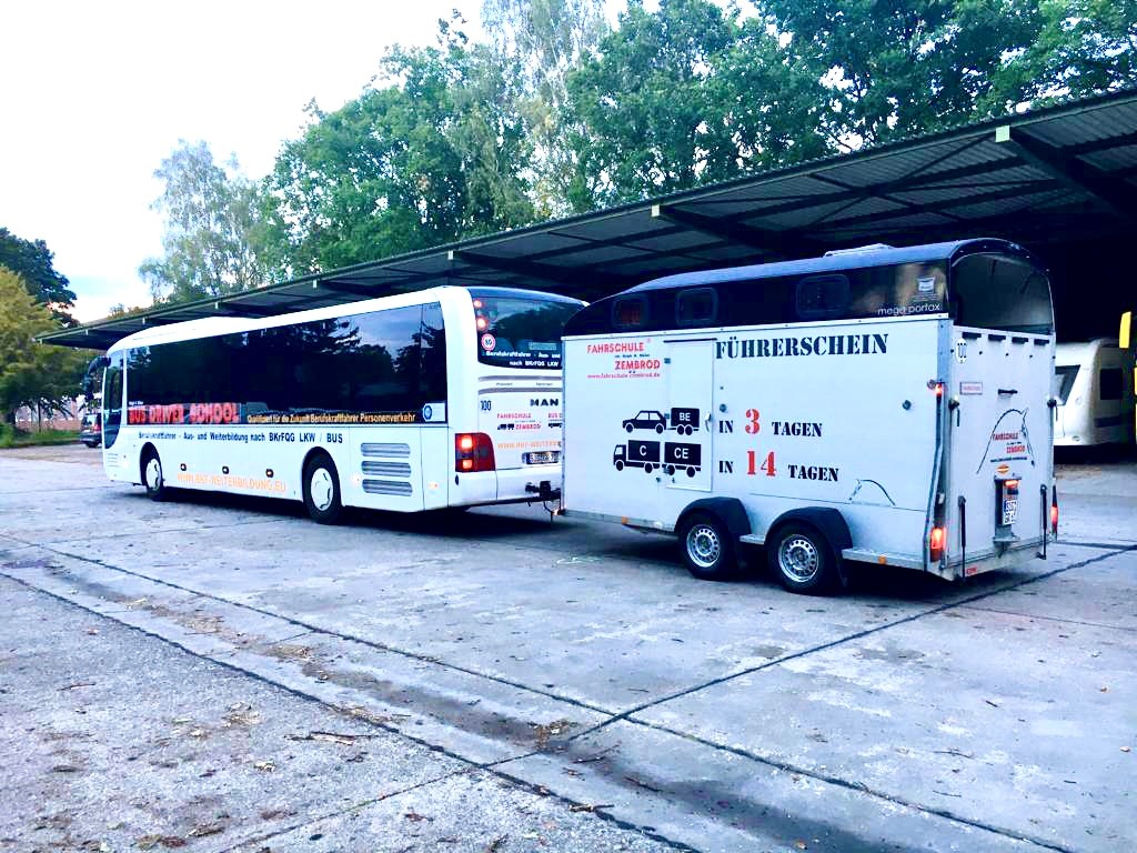 bus anhänger 1